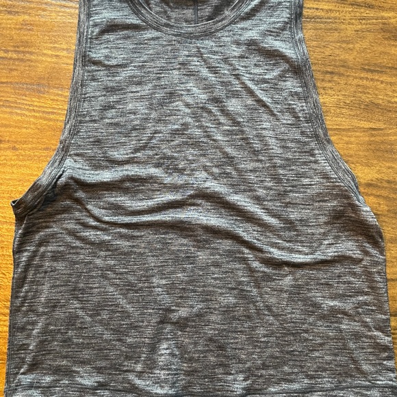 Lululemon tanks - Picture 6 of 9